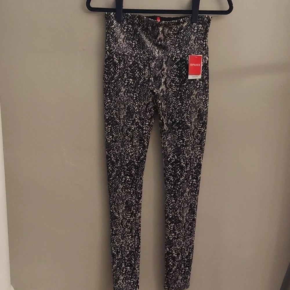 NEW SPANX Snakeskin Print Faux Leather Leggings sz M
